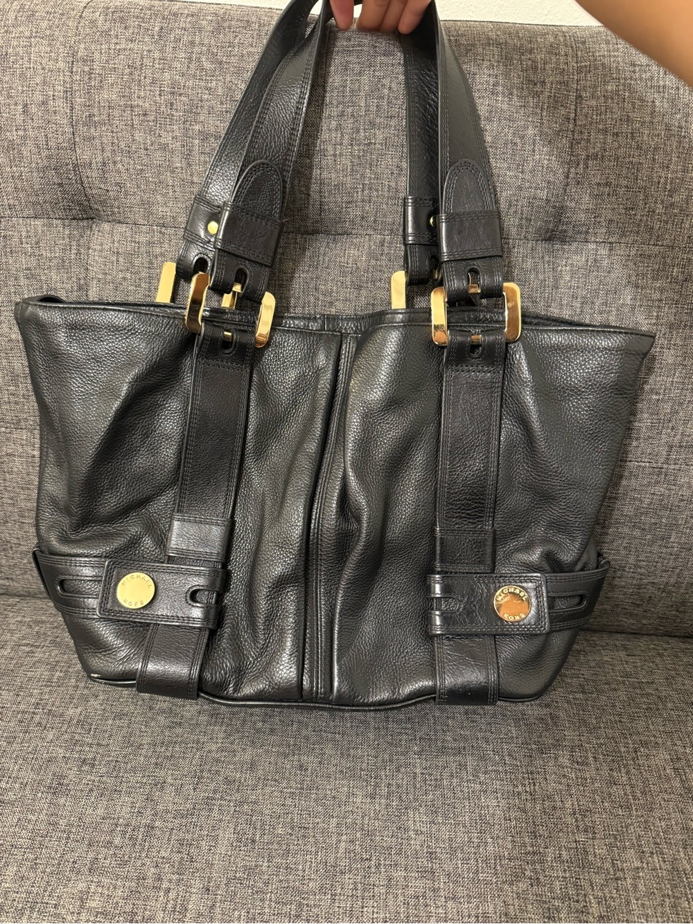 Michael Kors Black Leather Shoulder Bag with Gold Hardware - Picture 2 of 4